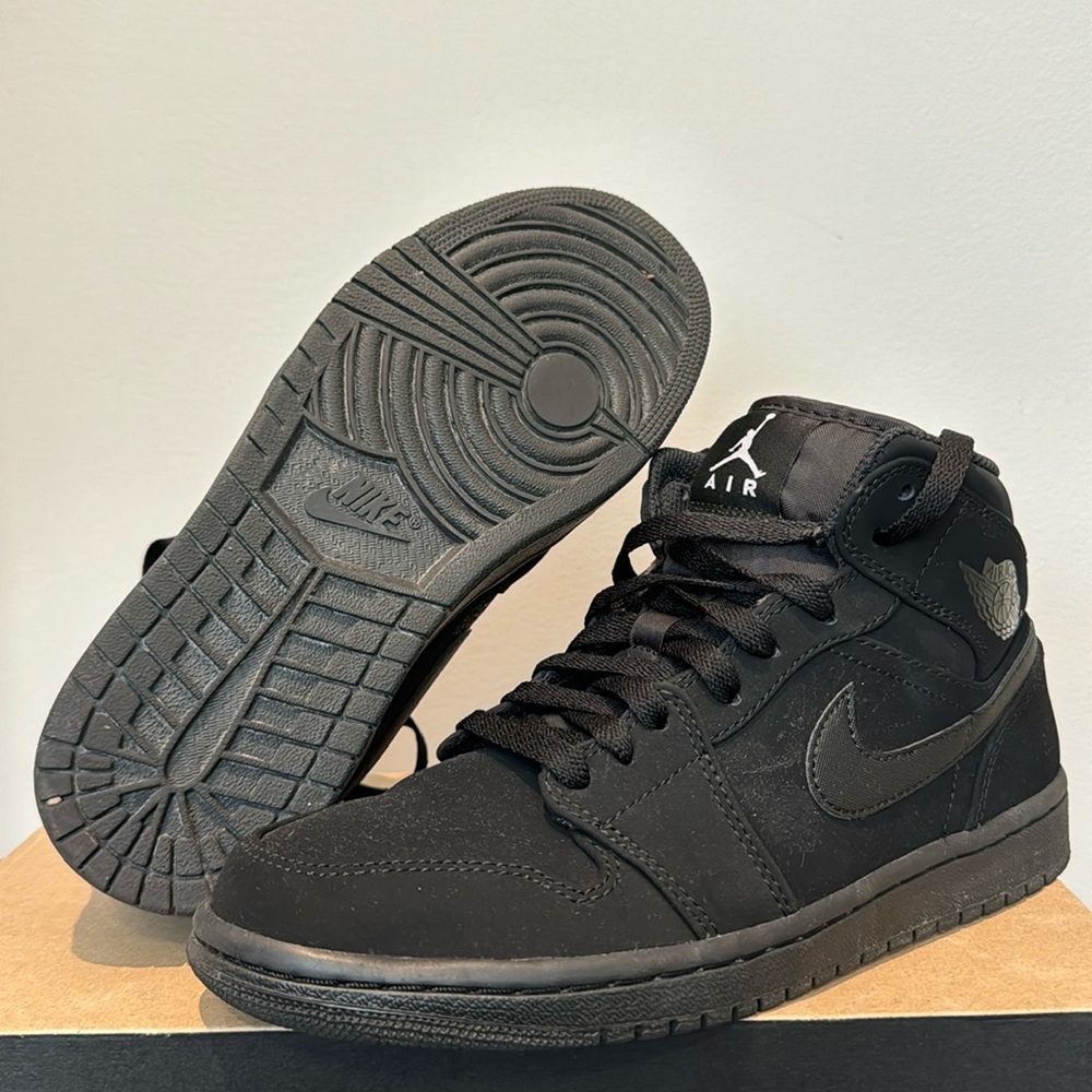 Used Men’s Air Jordan 1 Mid Size 7